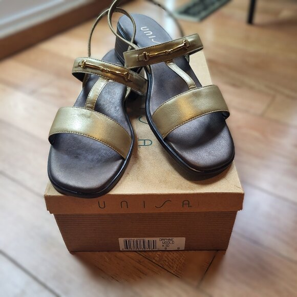 Unisa Daphne Gold Leather Sandle Size 8 Open Toe Dressy Summer Sandle - Picture 1 of 7